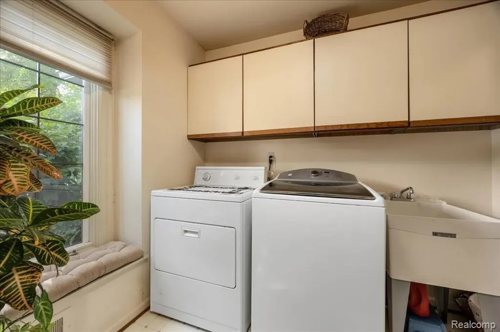 39256 Heatherbrook Drive Farmington Hills City MI 48331