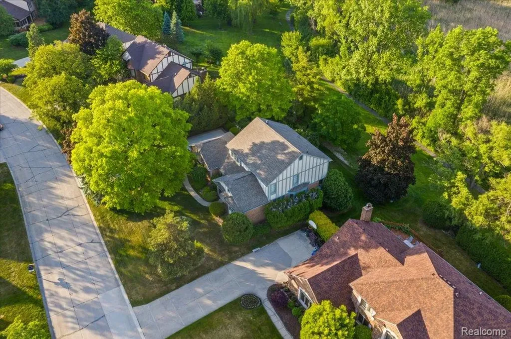 39256 Heatherbrook Drive Farmington Hills City MI 48331