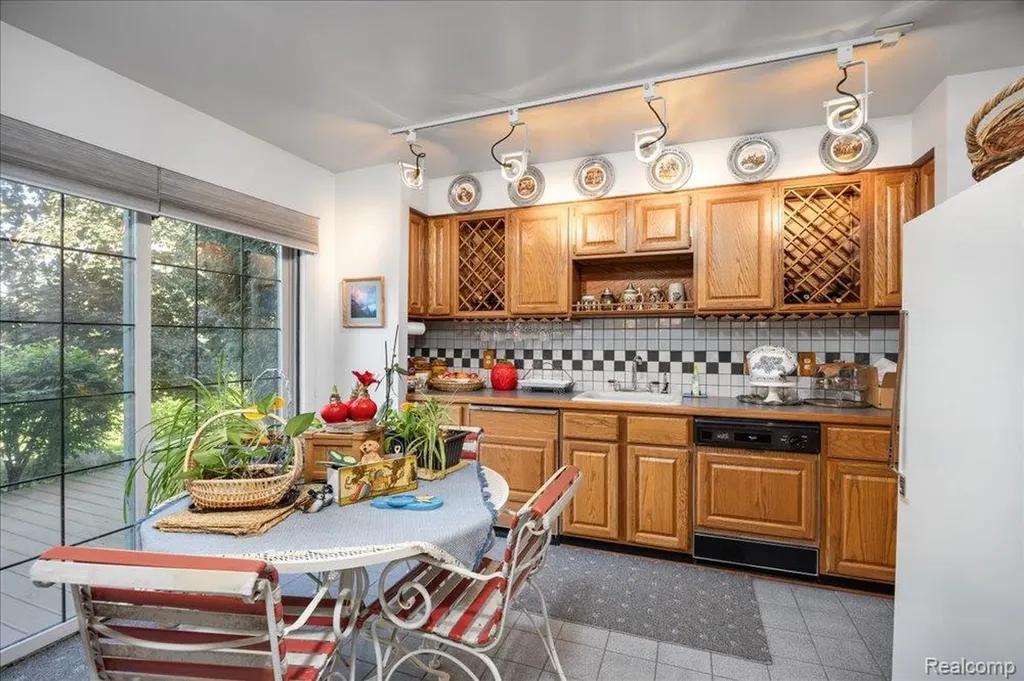 39256 Heatherbrook Drive Farmington Hills City MI 48331