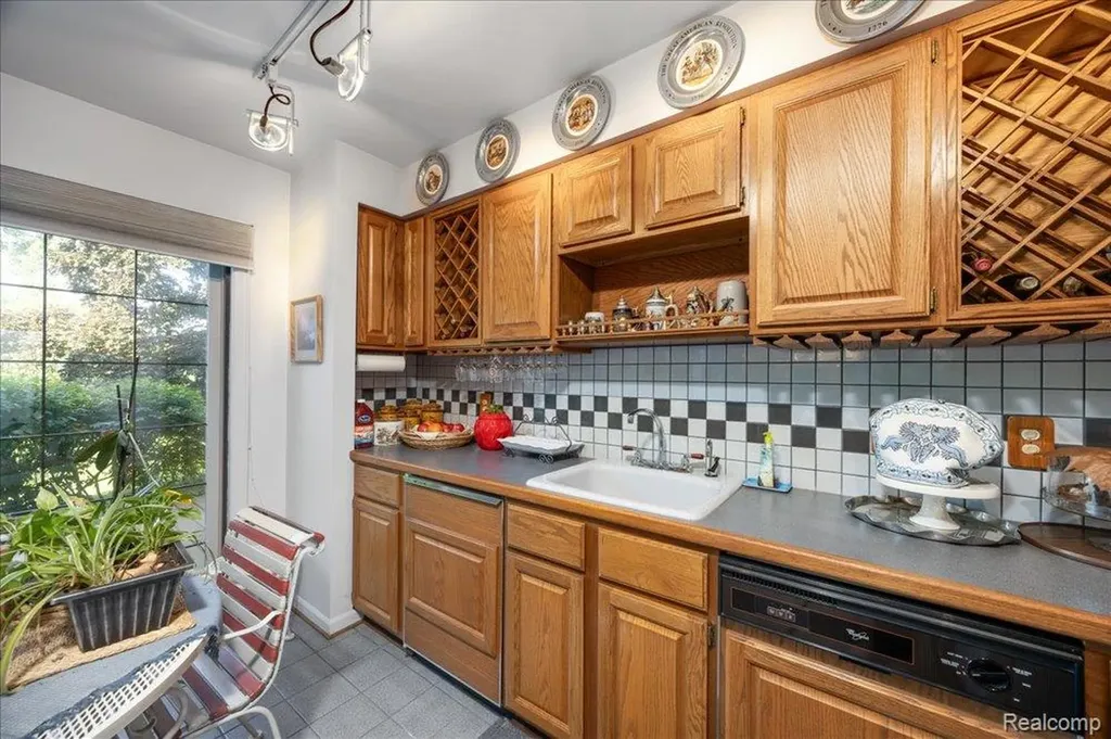 39256 Heatherbrook Drive Farmington Hills City MI 48331