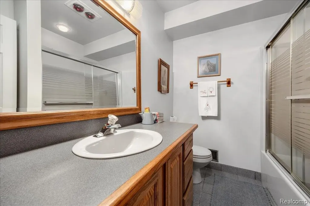 39256 Heatherbrook Drive Farmington Hills City MI 48331