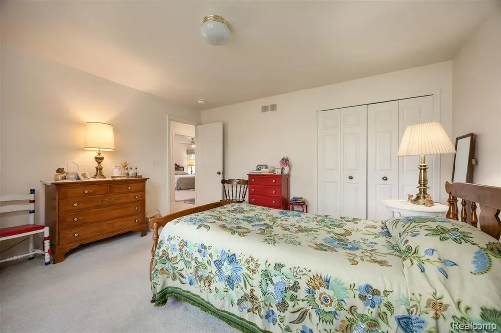 39256 Heatherbrook Drive Farmington Hills City MI 48331