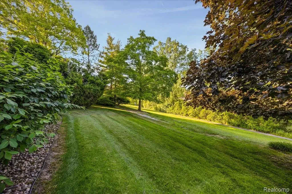 39256 Heatherbrook Drive Farmington Hills City MI 48331