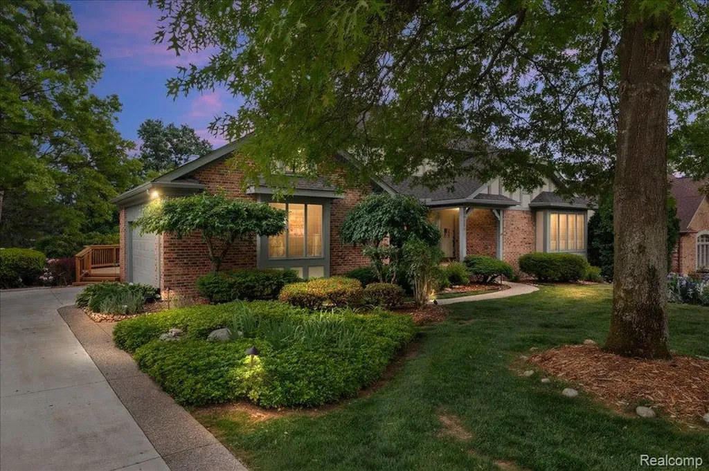 39256 Heatherbrook Drive Farmington Hills City MI 48331