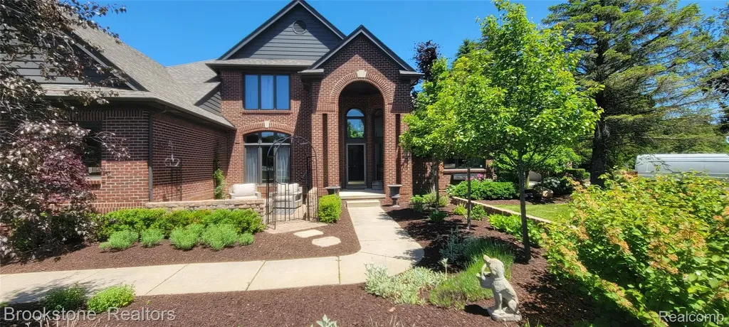 1270 Gleneagles Highland Charter Township MI 48357