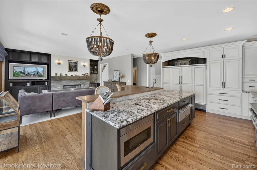 1270 Gleneagles Highland Charter Township MI 48357