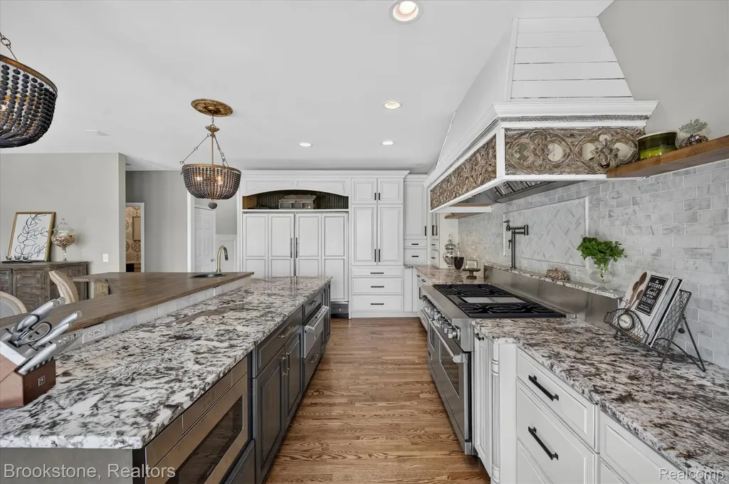 1270 Gleneagles Highland Charter Township MI 48357