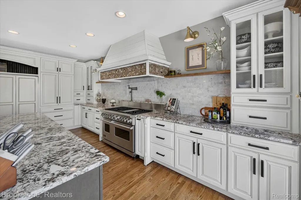 1270 Gleneagles Highland Charter Township MI 48357