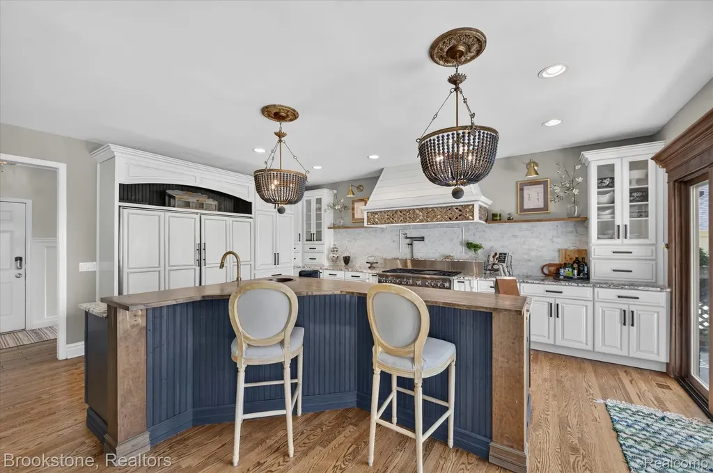 1270 Gleneagles Highland Charter Township MI 48357