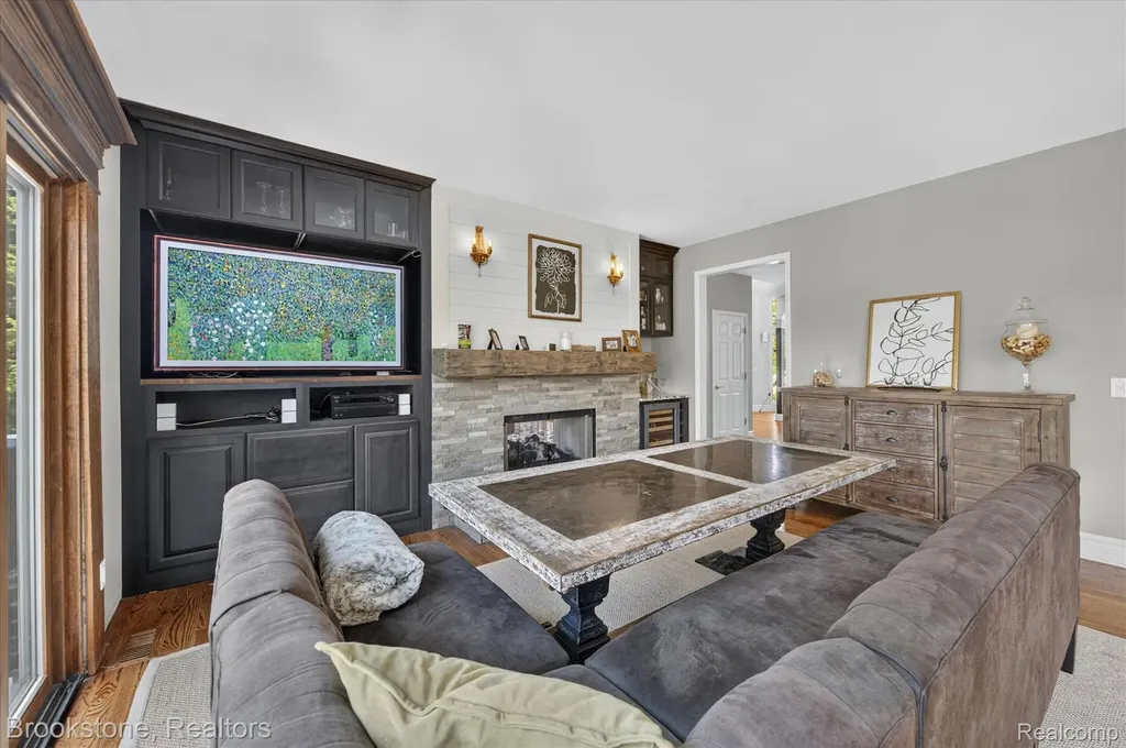 1270 Gleneagles Highland Charter Township MI 48357