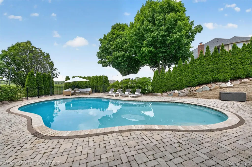 1270 Gleneagles Highland Charter Township MI 48357
