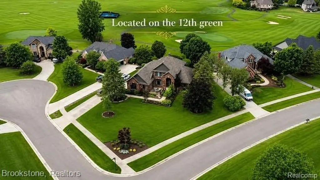 1270 Gleneagles Highland Charter Township MI 48357