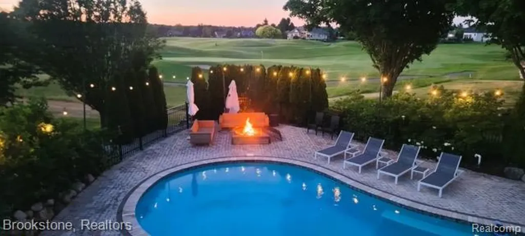 1270 Gleneagles Highland Charter Township MI 48357
