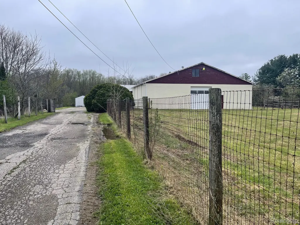 8261 Fenton Road Grand Blanc Charter Township MI 48439
