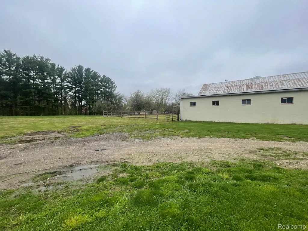 8261 Fenton Road Grand Blanc Charter Township MI 48439