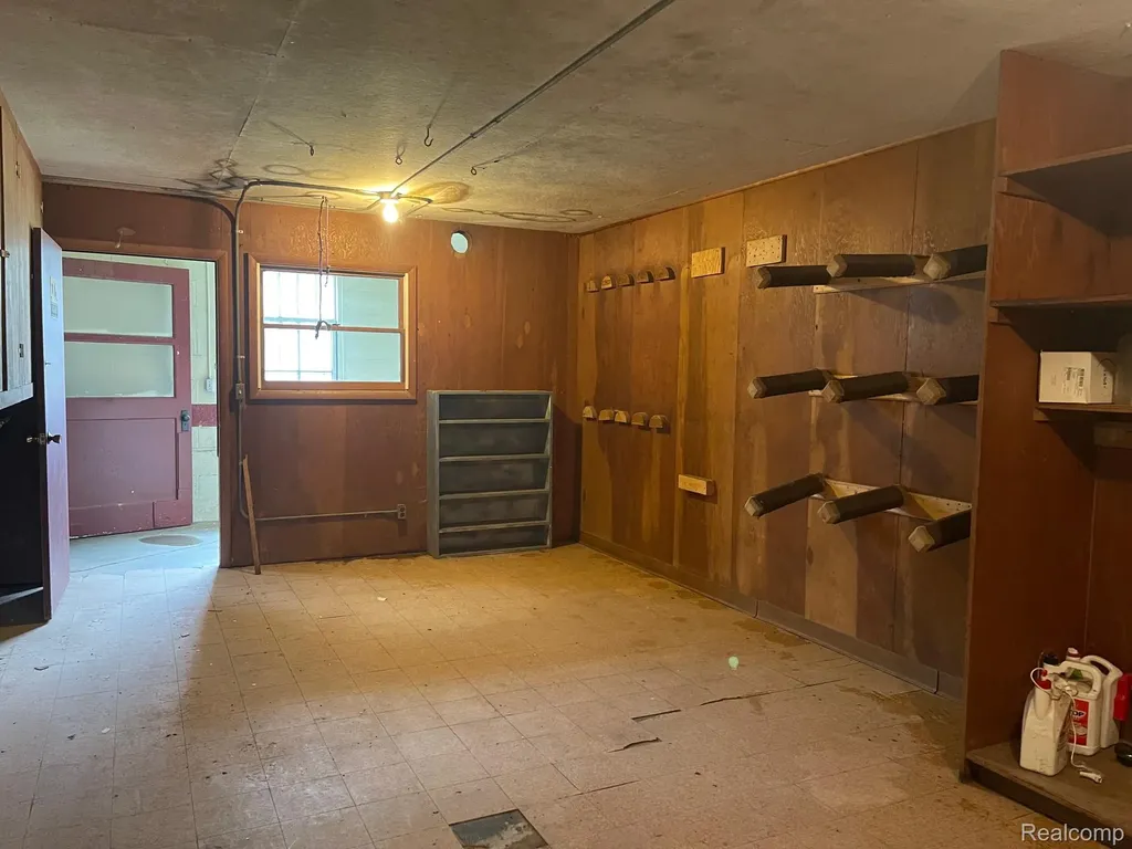 8261 Fenton Road Grand Blanc Charter Township MI 48439