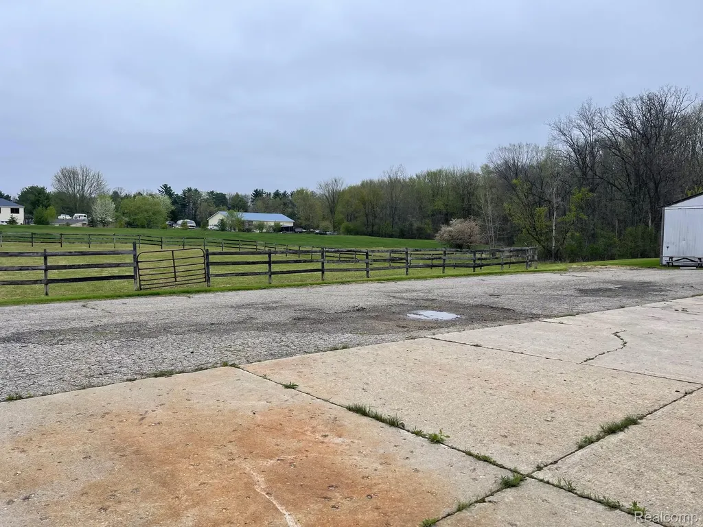 8261 Fenton Road Grand Blanc Charter Township MI 48439