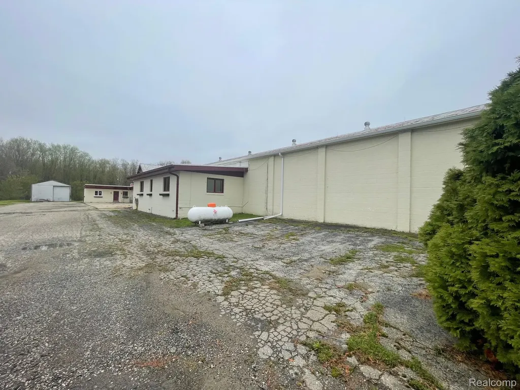 8261 Fenton Road Grand Blanc Charter Township MI 48439
