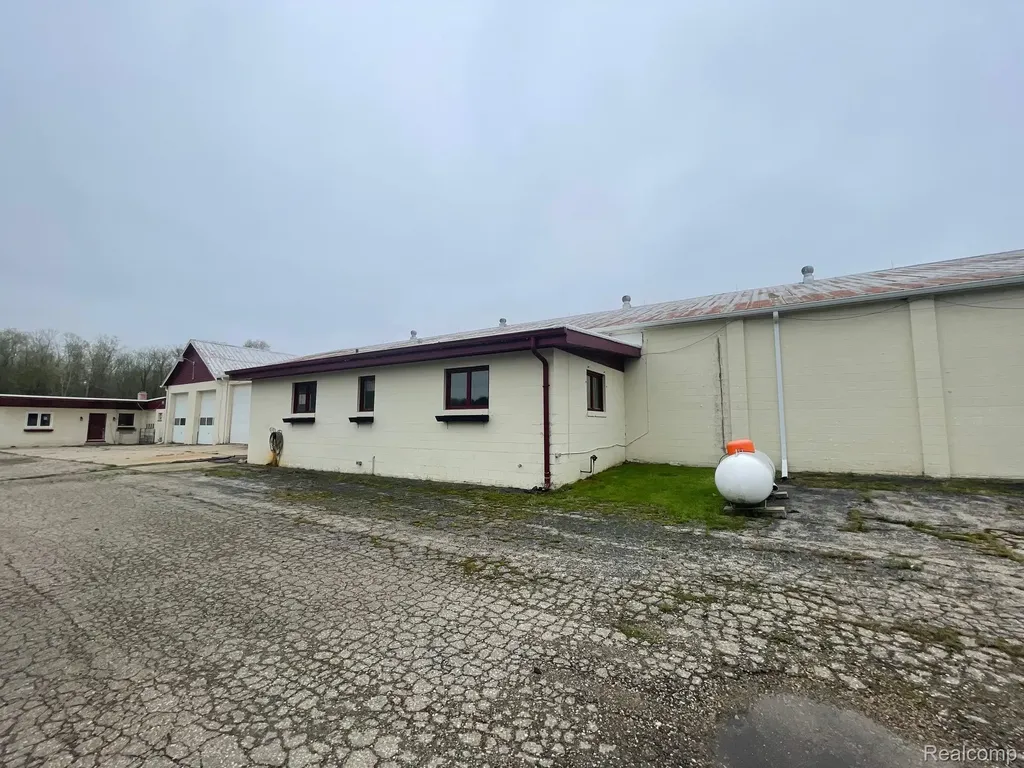 8261 Fenton Road Grand Blanc Charter Township MI 48439