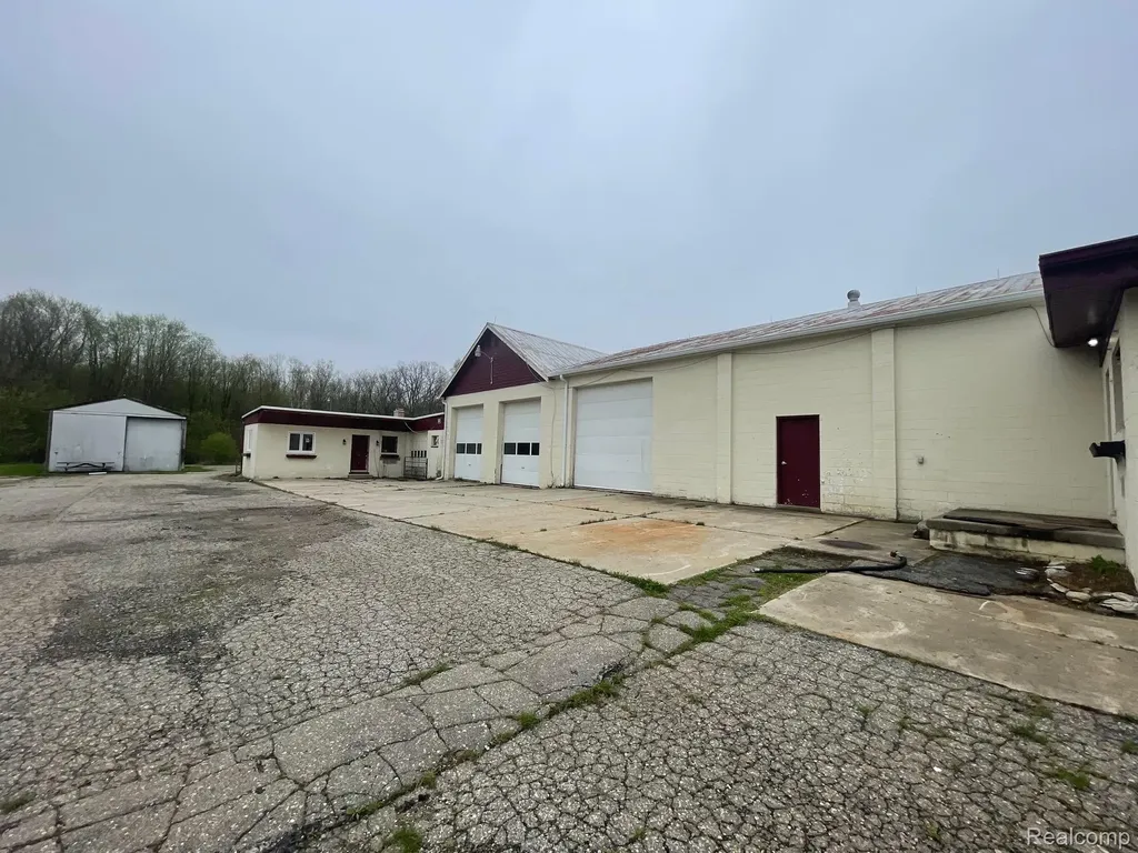 8261 Fenton Road Grand Blanc Charter Township MI 48439
