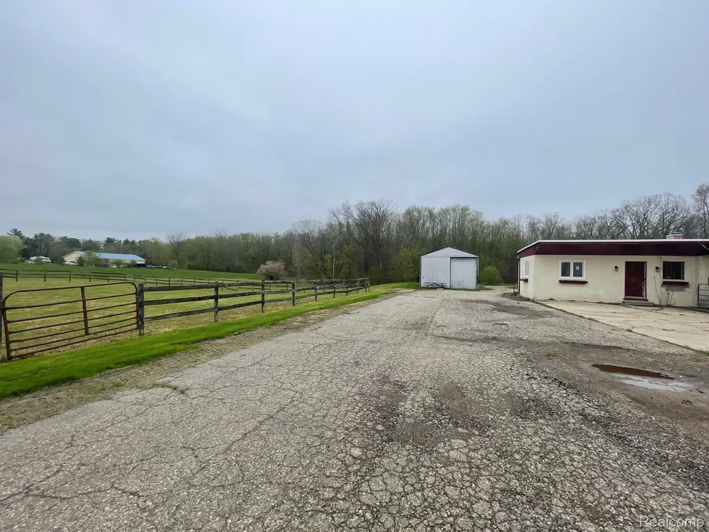 8261 Fenton Road Grand Blanc Charter Township MI 48439