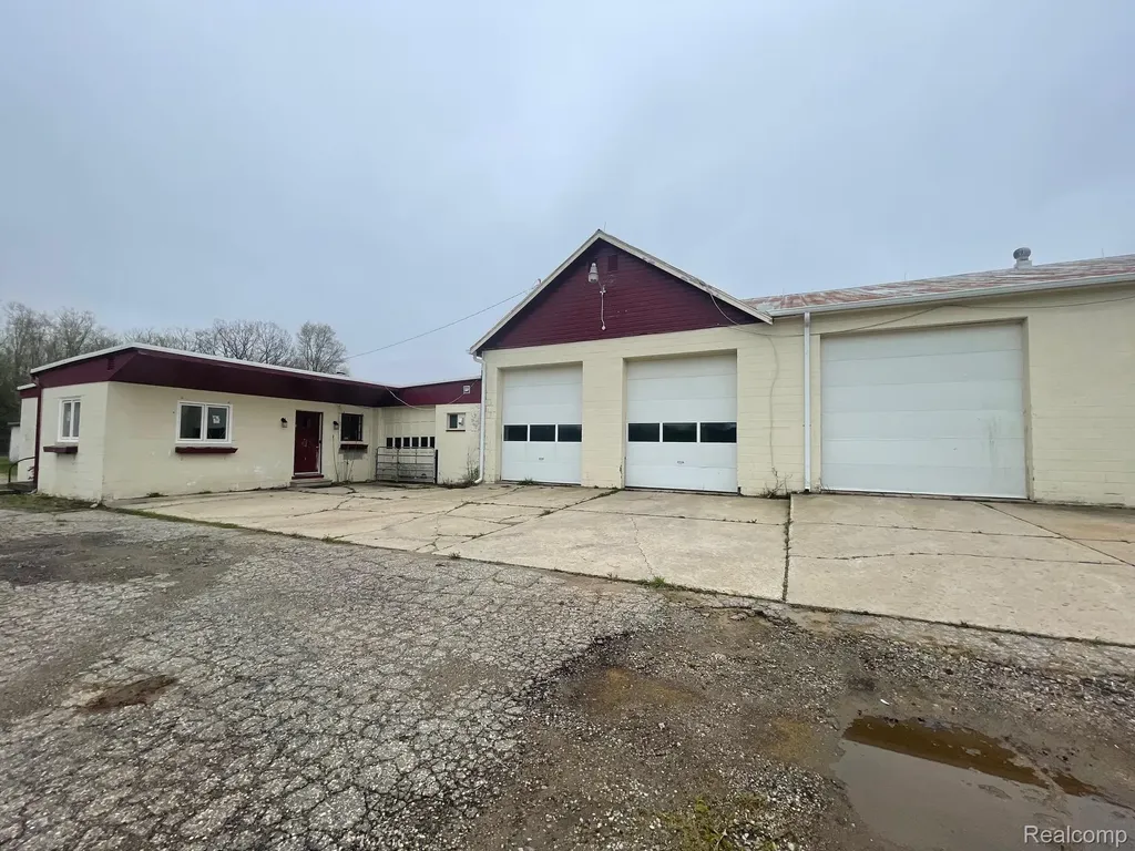 8261 Fenton Road Grand Blanc Charter Township MI 48439
