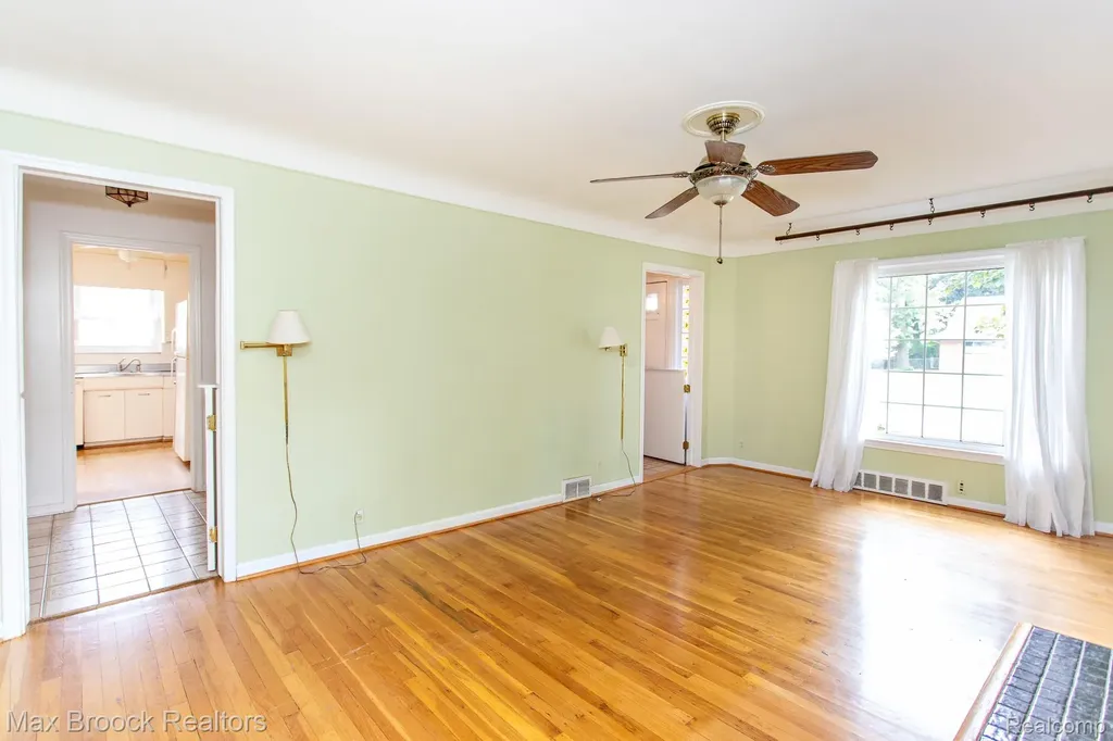 1852 Edgewood Boulevard Berkley City MI 48072