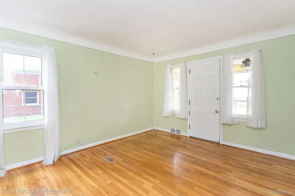 1852 Edgewood Boulevard Berkley City MI 48072