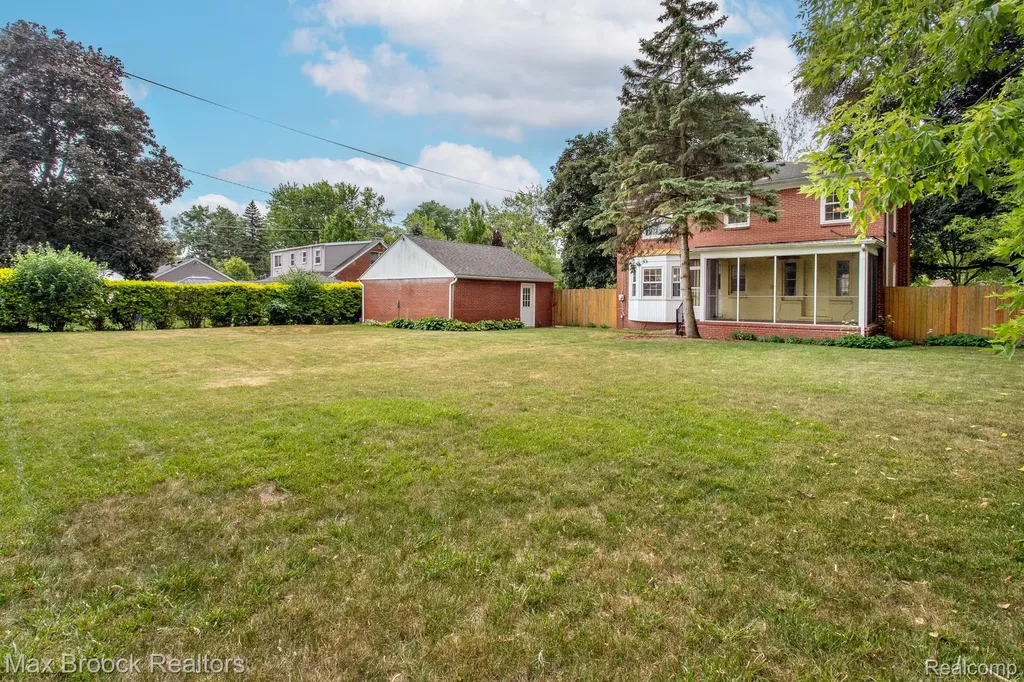 1852 Edgewood Boulevard Berkley City MI 48072