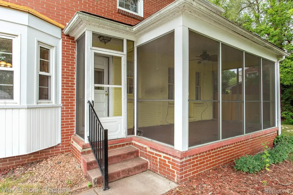 1852 Edgewood Boulevard Berkley City MI 48072
