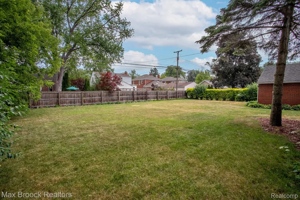 1852 Edgewood Boulevard Berkley City MI 48072