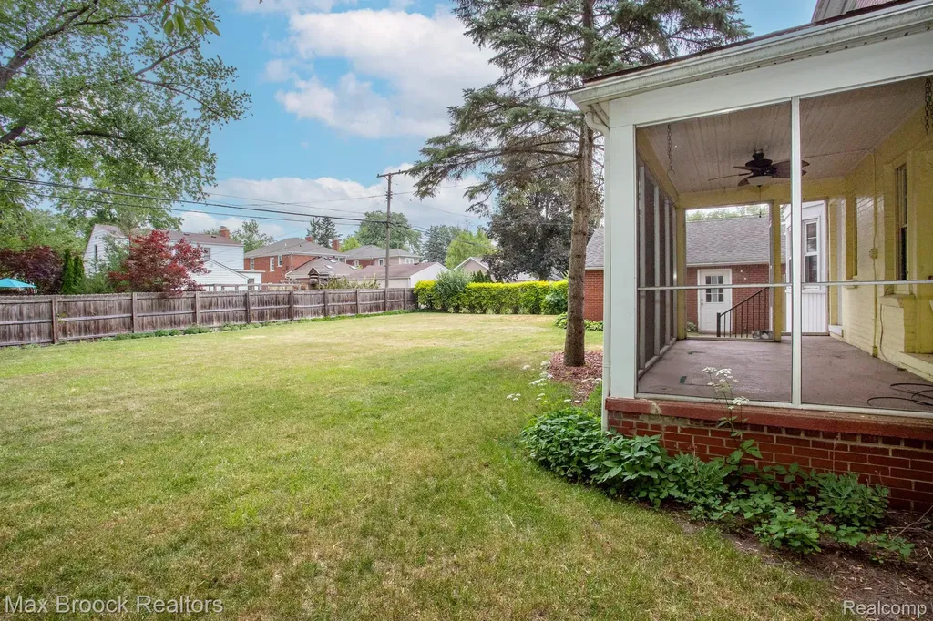 1852 Edgewood Boulevard Berkley City MI 48072