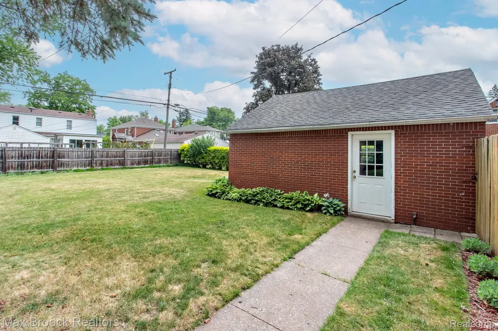 1852 Edgewood Boulevard Berkley City MI 48072