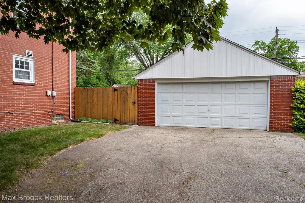 1852 Edgewood Boulevard Berkley City MI 48072