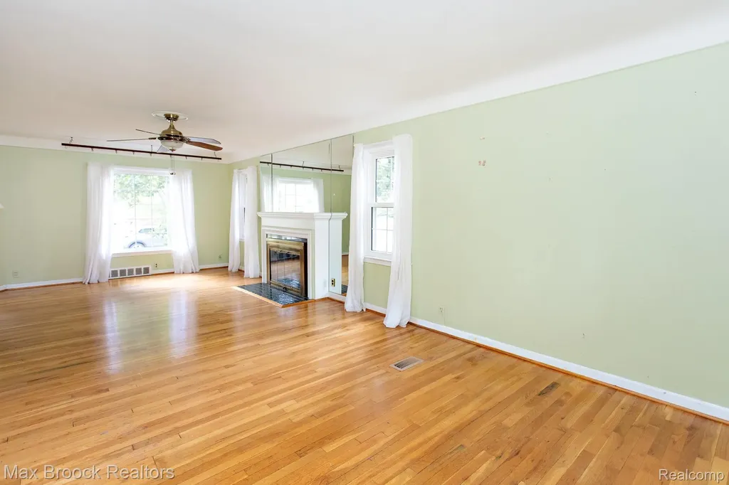 1852 Edgewood Boulevard Berkley City MI 48072