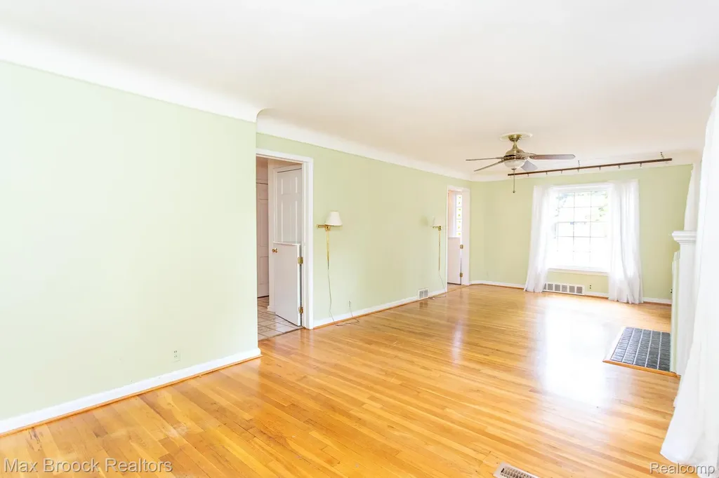1852 Edgewood Boulevard Berkley City MI 48072