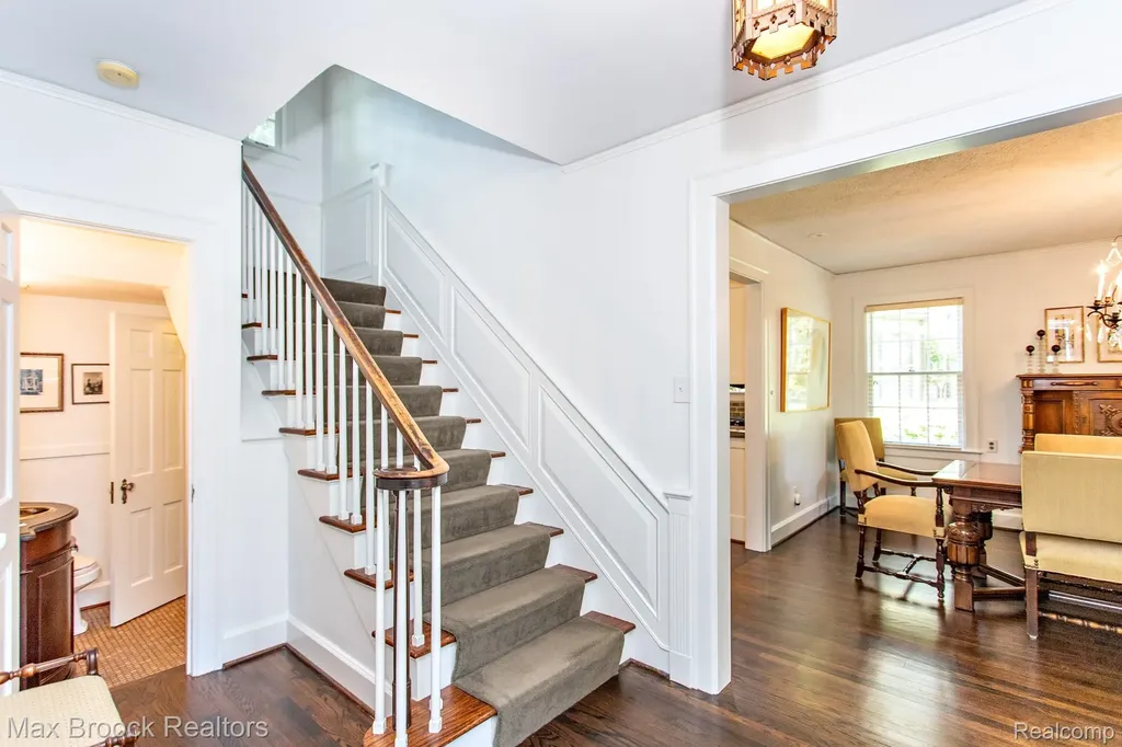 26255 Pembroke Road Huntington Woods City MI 48070