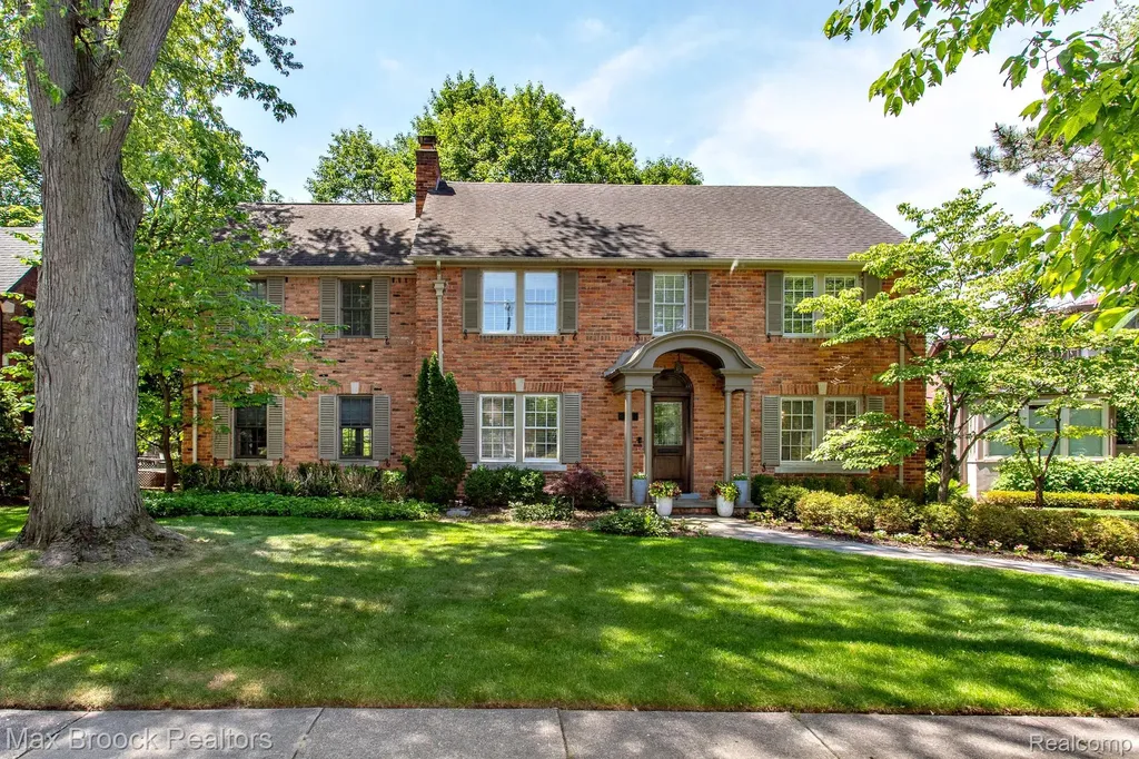 26255 Pembroke Road Huntington Woods City MI 48070
