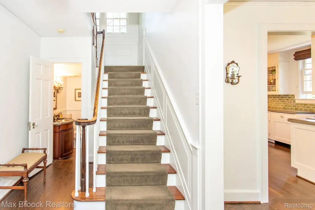 26255 Pembroke Road Huntington Woods City MI 48070