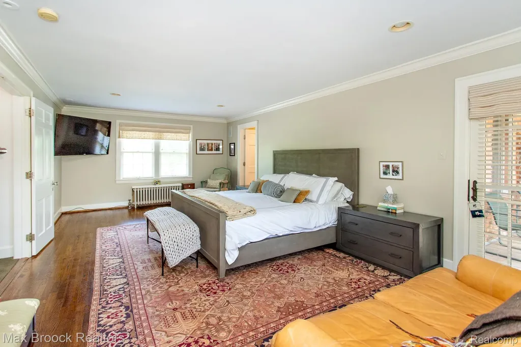 26255 Pembroke Road Huntington Woods City MI 48070