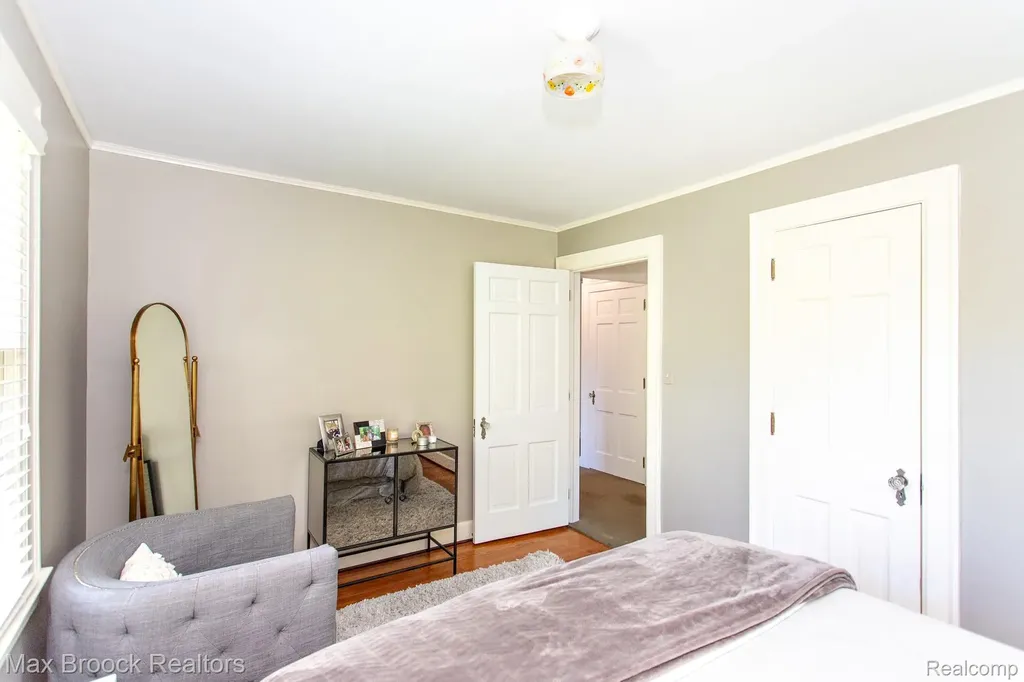 26255 Pembroke Road Huntington Woods City MI 48070