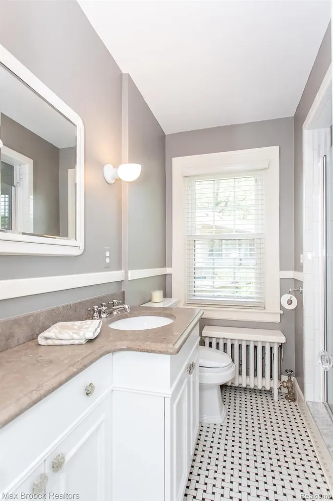26255 Pembroke Road Huntington Woods City MI 48070