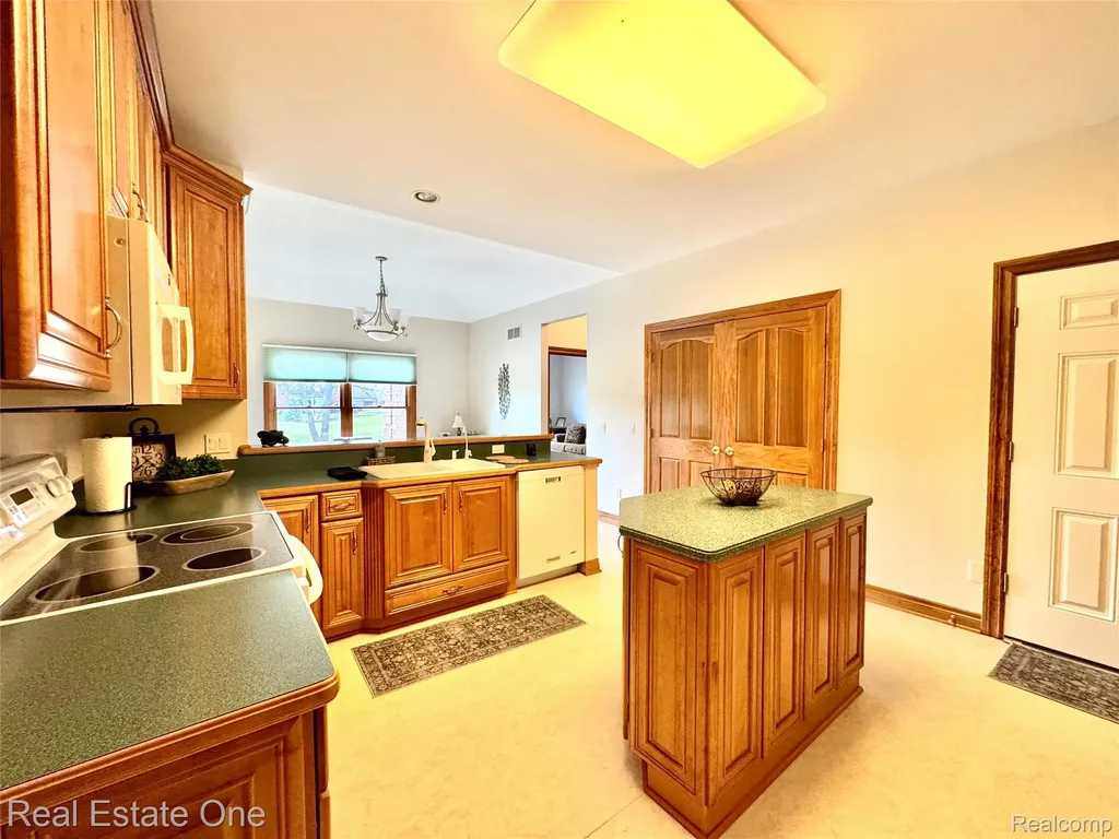 2616 Pebble Beach Drive Oakland Charter Township MI 48363