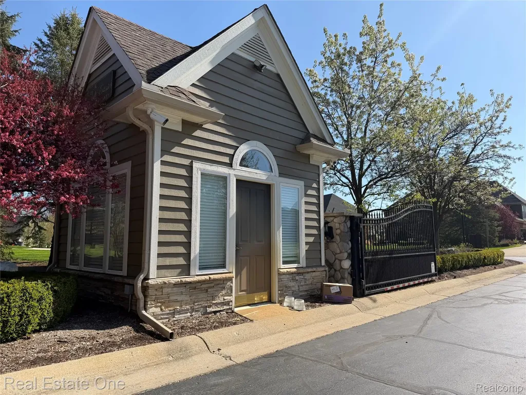 2616 Pebble Beach Drive Oakland Charter Township MI 48363
