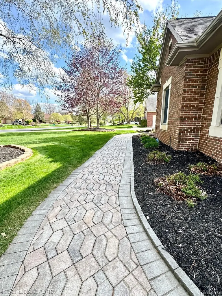 2616 Pebble Beach Drive Oakland Charter Township MI 48363