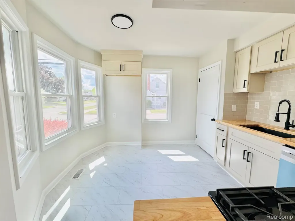 12796 Pullman Street Southgate City MI 48195