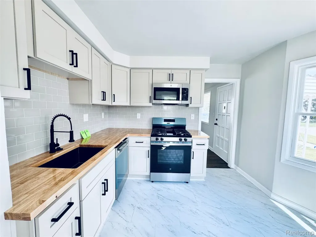 12796 Pullman Street Southgate City MI 48195