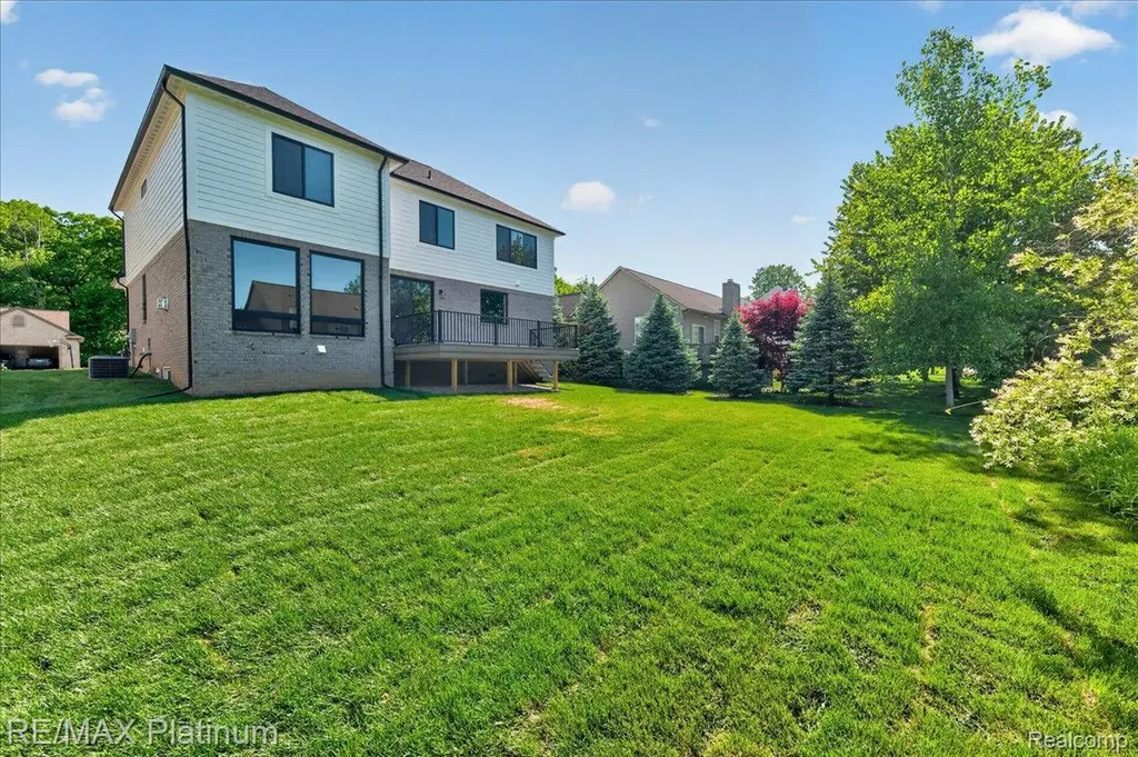 1309 Walloon Way Orion Charter Township MI 48360