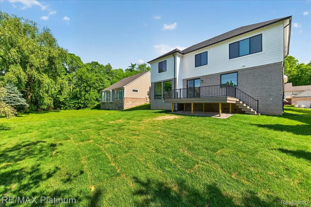 1309 Walloon Way Orion Charter Township MI 48360