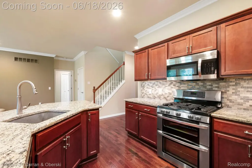 1086 Paddock Drive South Lyon City MI 48178